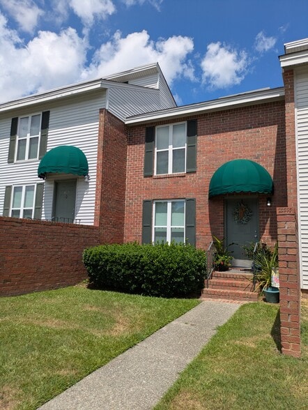 Primary Photo - Lexington Place Apartments