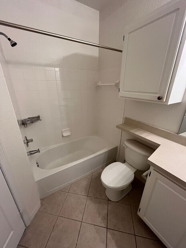 Building Photo - 1100 Lake Shadow Cir