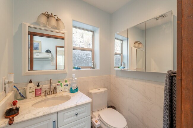 Building Photo - 1902 E Cortez St