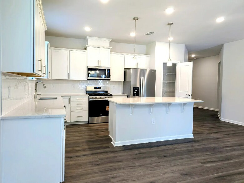 Building Photo - 740 Ben Ledi Ct