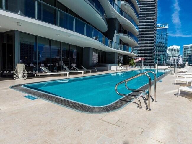 Building Photo - 1000 Brickell Plaza