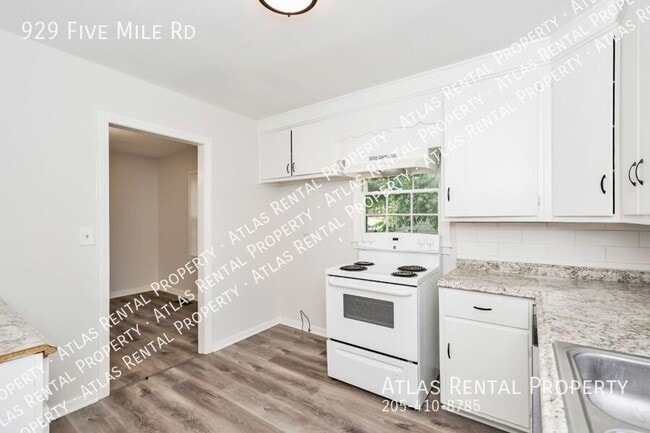 Building Photo - 929 5 Mile Rd