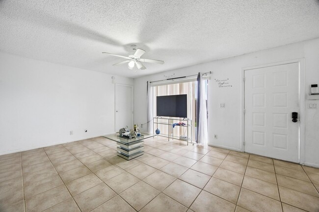 Building Photo - 4102 Waterview Cir