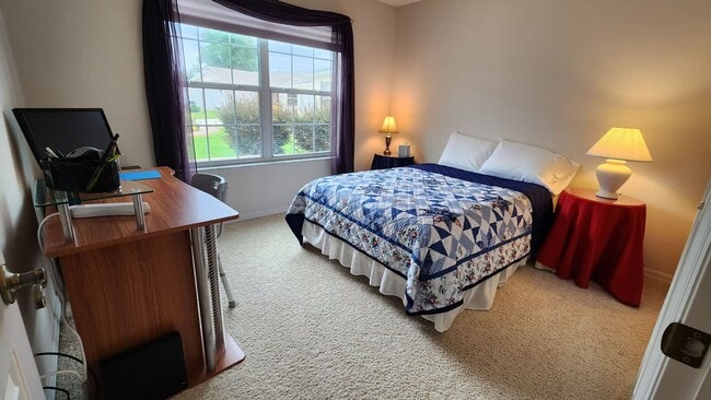 Building Photo - M916 Eastmont (VNSW-18/10)