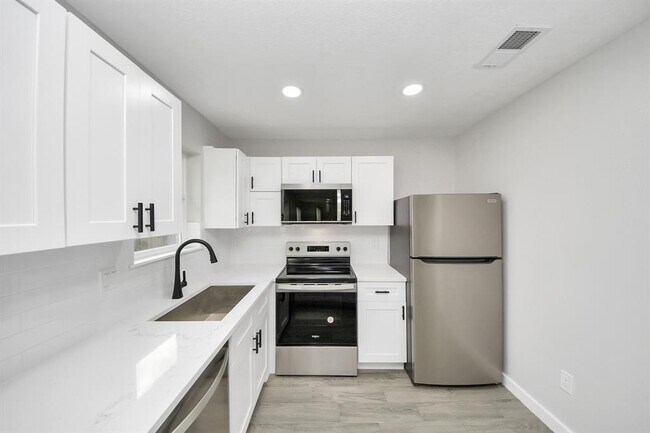 Building Photo - 13506 Cologne Dr
