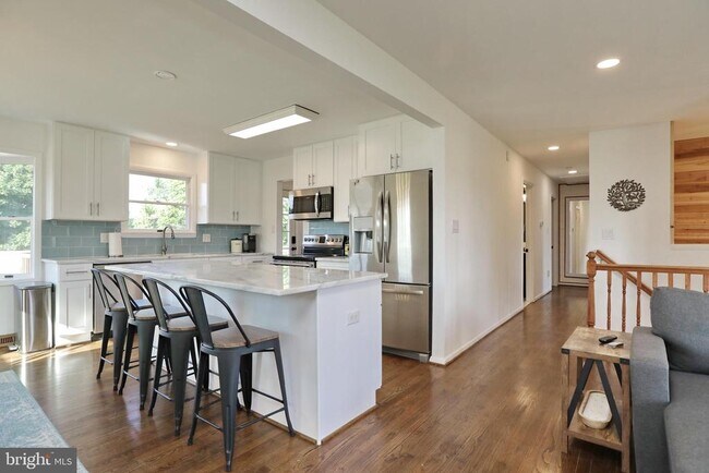 Building Photo - 8530 Wedding Dr