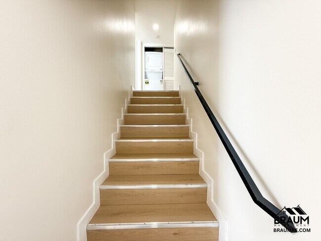 Building Photo - 11228 Huston St