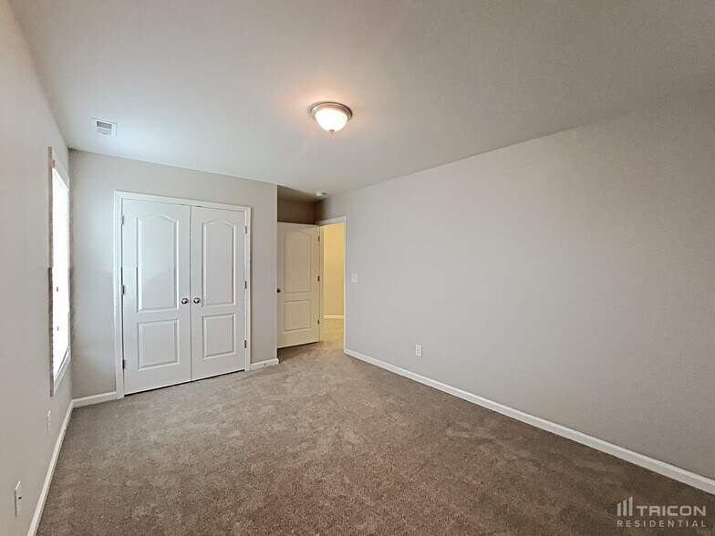 Building Photo - 87 Summerseat Way