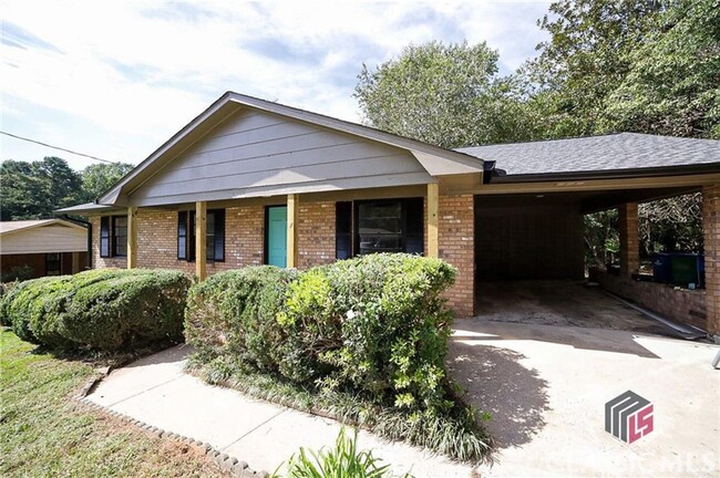 Building Photo - Beautifully Renovated 3-Bedroom Ranch Near...