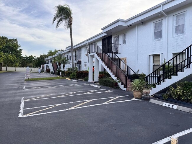 Building Photo - 14895 Builtmore Way