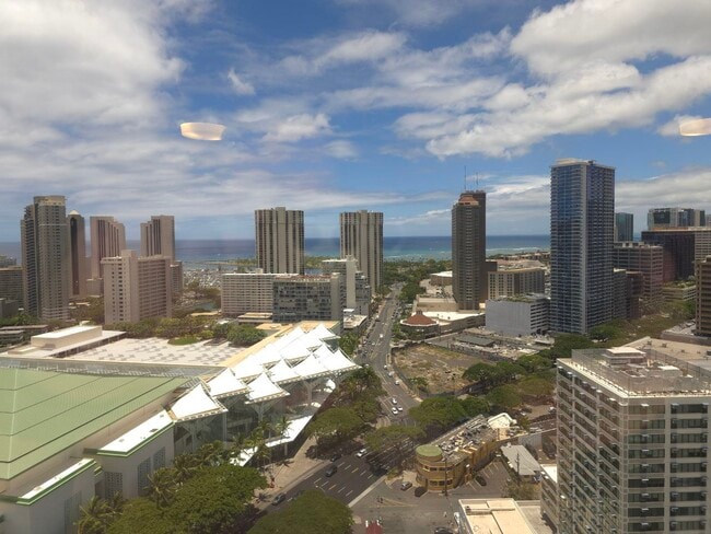 Building Photo - 1750 Kalakaua Ave