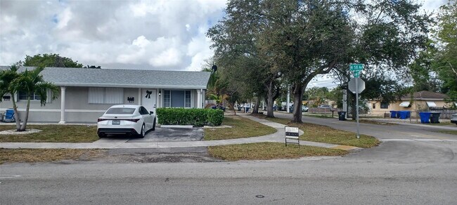 Building Photo - 630 N 58th Ave