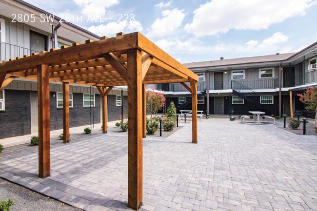 Building Photo - 2805 SW 28th Ave