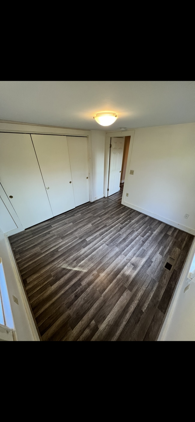 Building Photo - 9 Pebble Ln