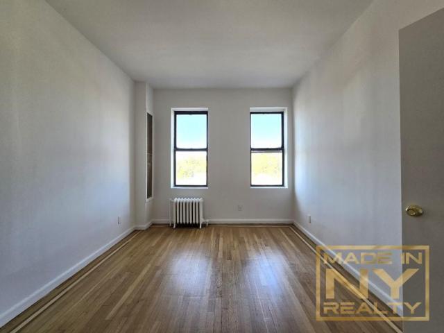 Building Photo - 3 bedroom in KEW GARDENS NY 11415