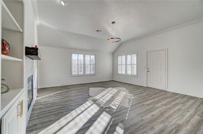 Building Photo - Absolutely Adorable, 2 bed, 2 bath, 2 car + study