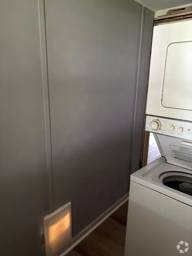 Building Photo - COMING SOON! - 2 Bed 1 Bath - Mechanicsbur...