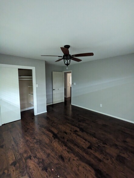 Building Photo - 502 N Caney Dr