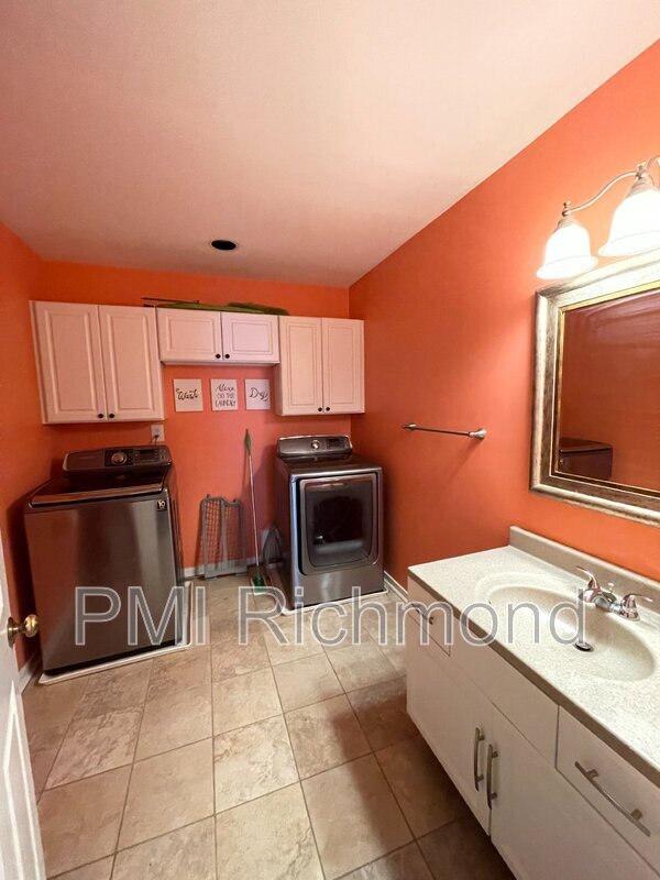 Building Photo - 4601 Winterset Pl