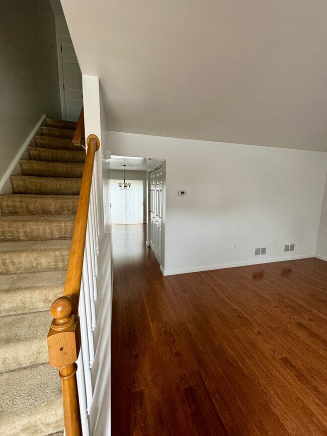 Building Photo - 809 Rockwood Dr