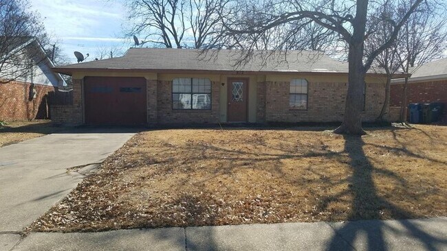 Building Photo - 812 Quinette Dr