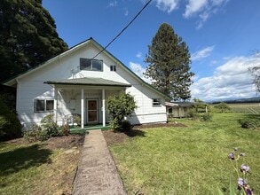 Building Photo - Large Home on the Out Skirts of Town!