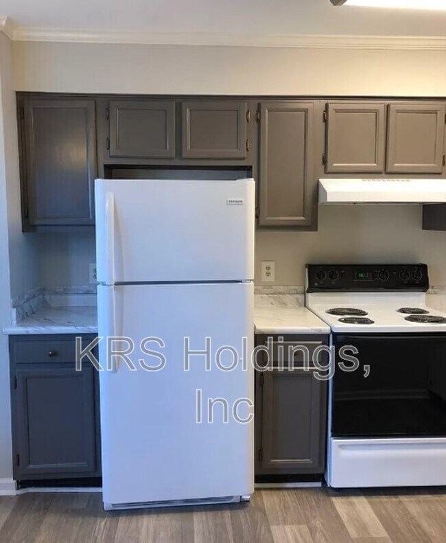 Building Photo - 5059 Avenida Del Sol Dr