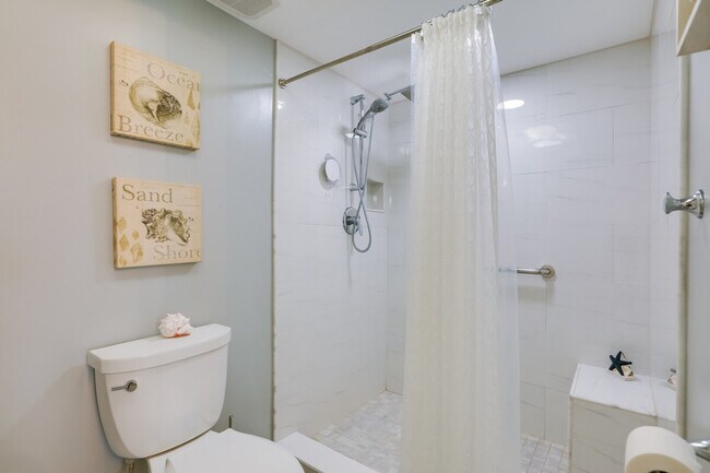 Building Photo - 3722 SE 12th Ave