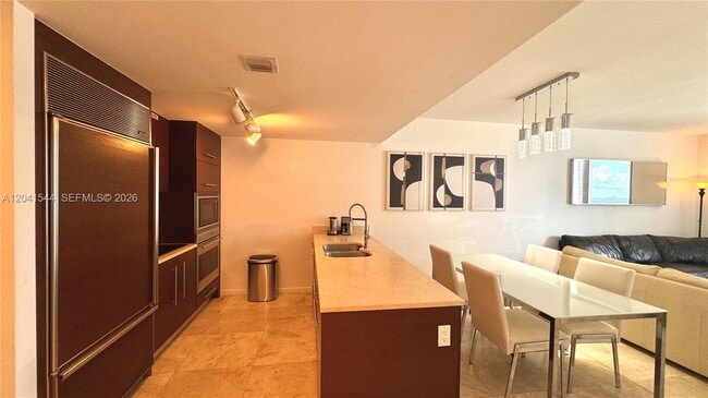 Building Photo - 475 Brickell Ave