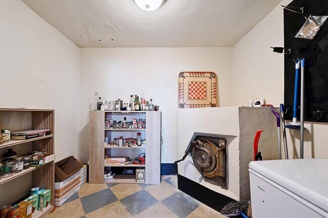 Building Photo - 104 Hoxie St