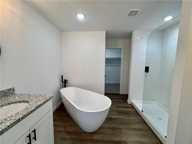 Building Photo - 24 Rocky Cir NE