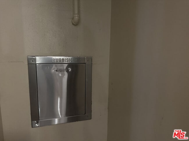 Building Photo - 8614 Burton Wy