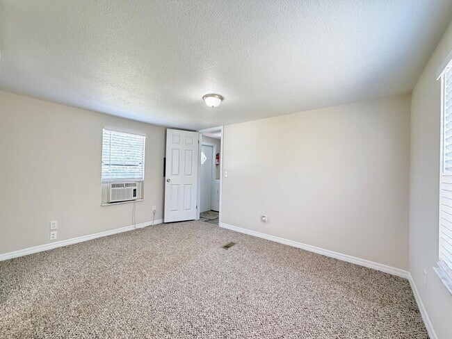 Building Photo - Move-In Ready 2-Bedroom 2 Bath home on One Acre!