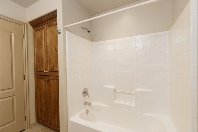 Building Photo - Single family with views and covered patio.