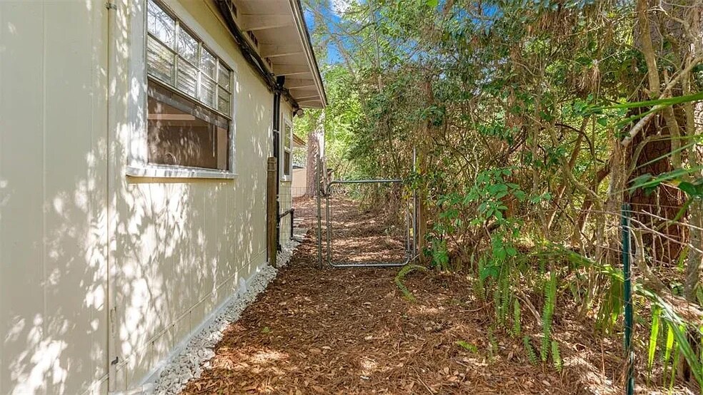 Side yard - 904 NW 14th Ave
