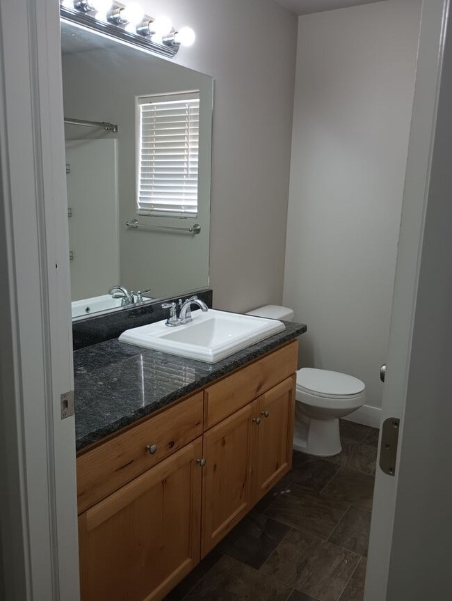 Building Photo - 3 B/ 2 B home in Sunrise Meadows