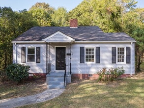 Building Photo - "Charming 4-Bedroom Gem in Charlotte - Cozy Living with Spacious Comfort!"