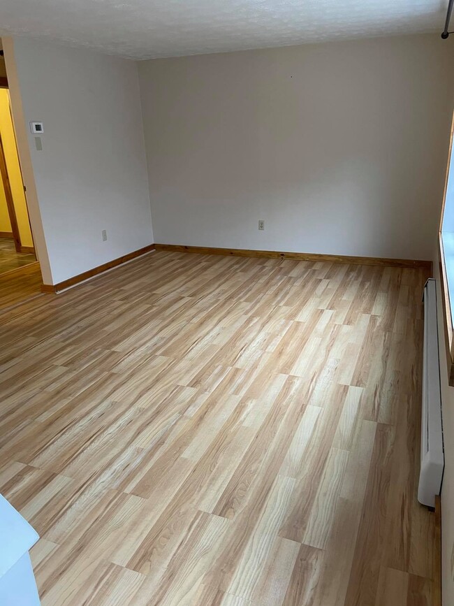 Building Photo - 94 Lewiston Rd