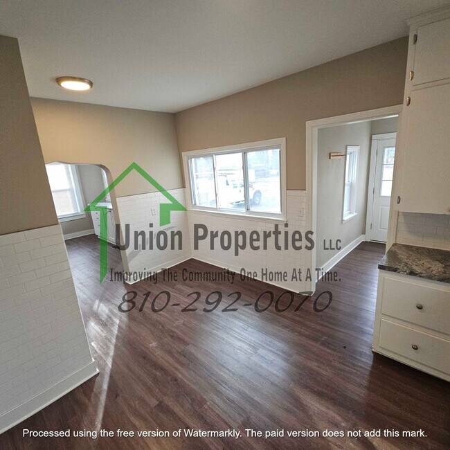 Building Photo - 263 N Elk St