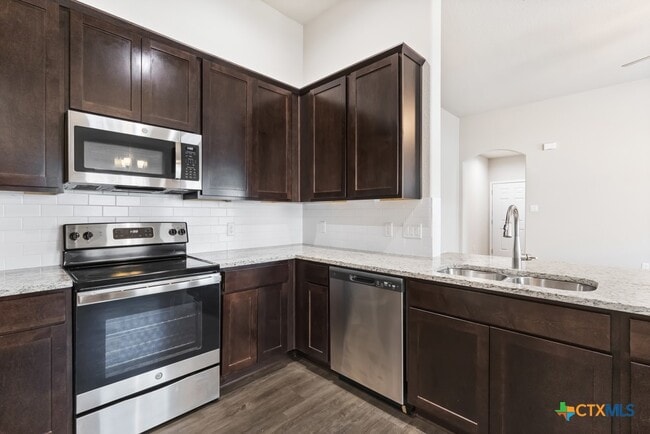 Building Photo - 636 Heathers Wy