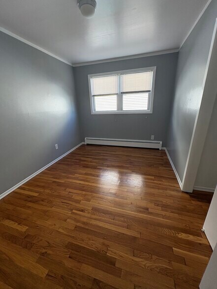 Building Photo - 424 Dewitt St