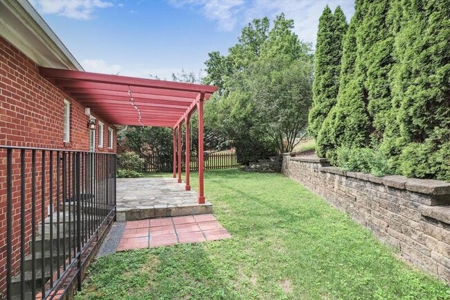 Building Photo - 121 Fleetwood Terrace