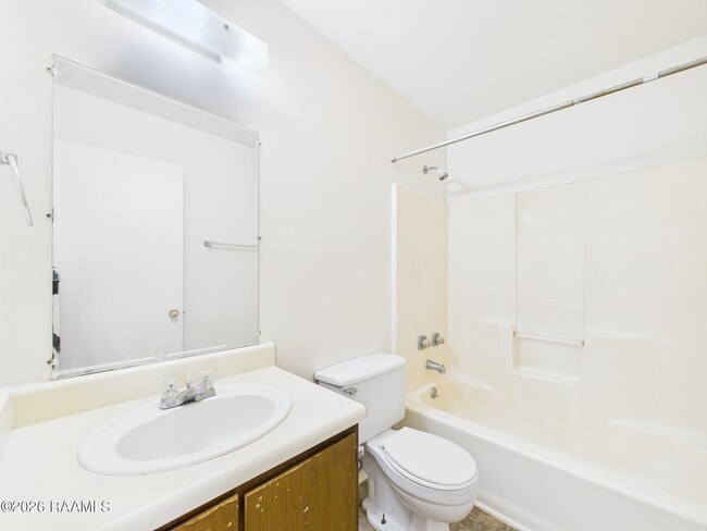 Building Photo - 208 Vieux Orleans Cir