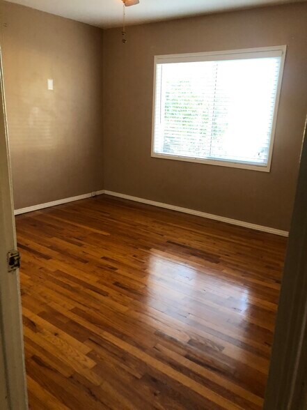 Bedroom 2 - 5775 Bertrand Ave