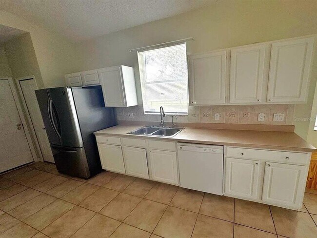 Building Photo - 13001 Yardsley Ct