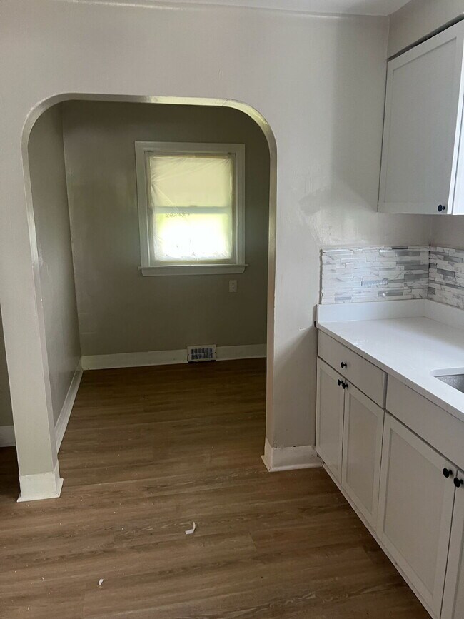 Building Photo - 3-Bedroom Gem on Indiana St with Spacious ...