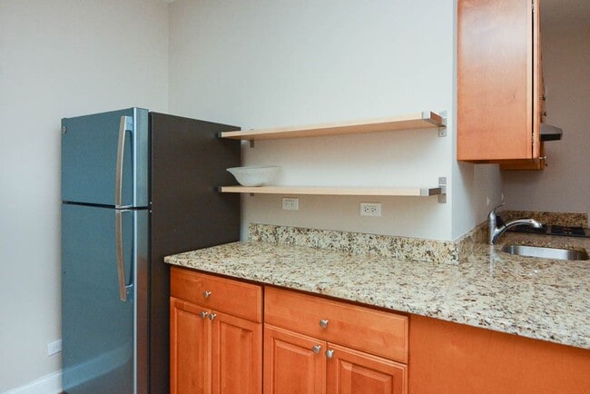 Building Photo - 899 Green Bay Rd