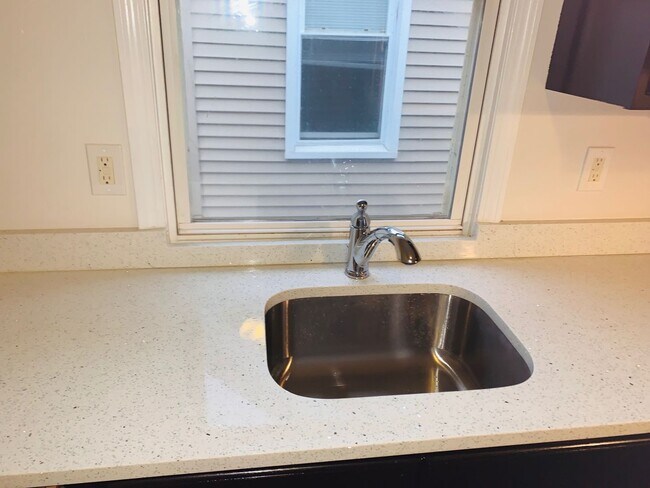 Building Photo - 85 Ward St