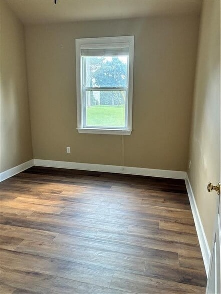 Building Photo - 3205 E Gate Dr