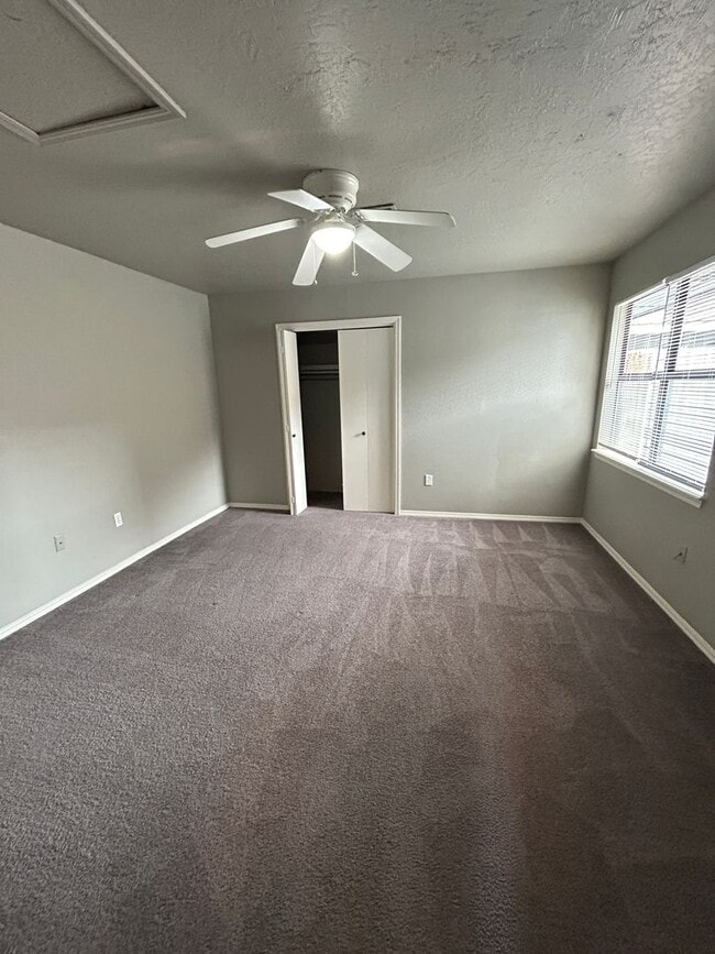 Building Photo - 910 NE Tortoise Dr